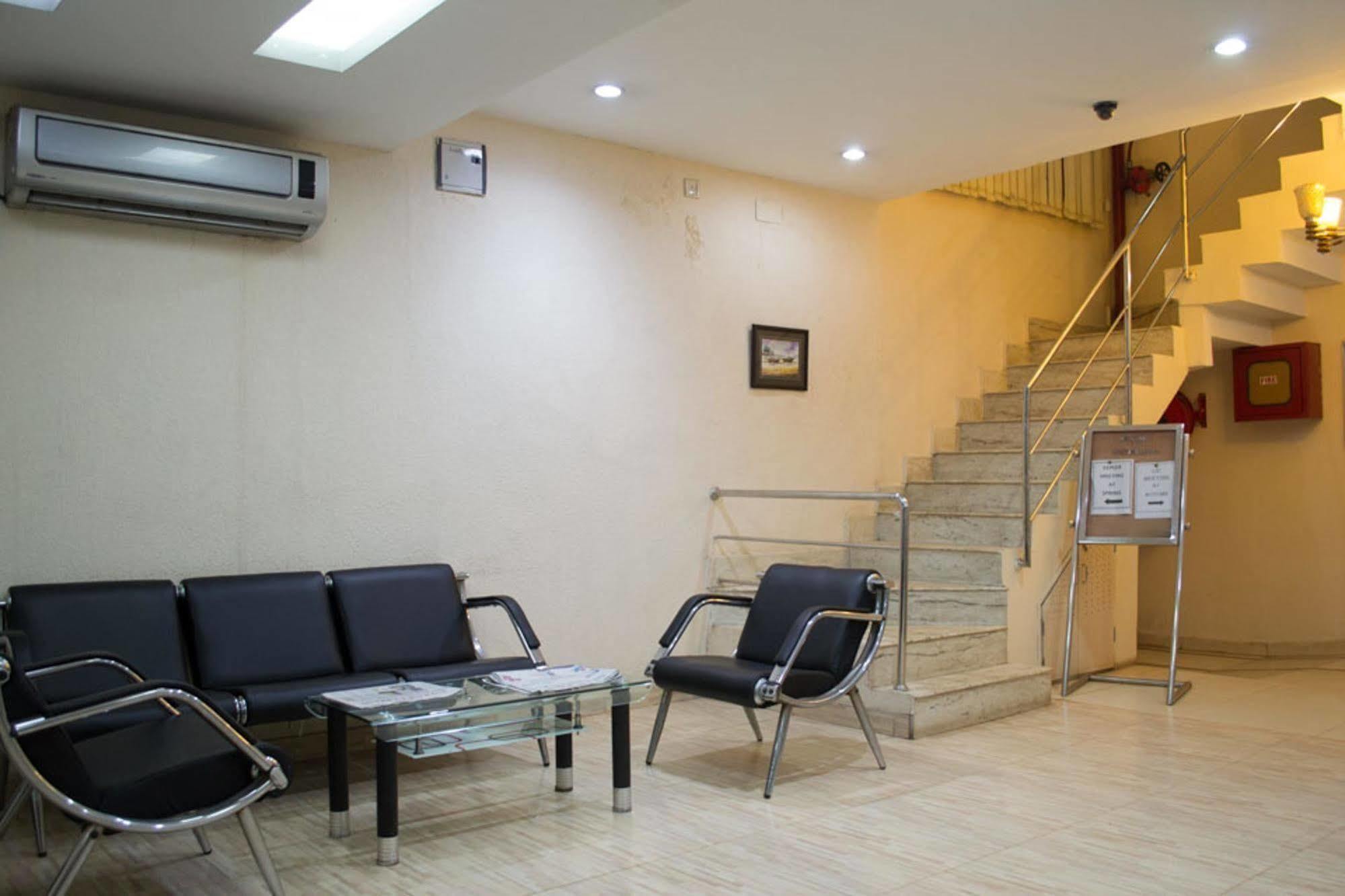 Oyo 1359 Hotel Best Inn Bhuvanesvar Kültér fotó
