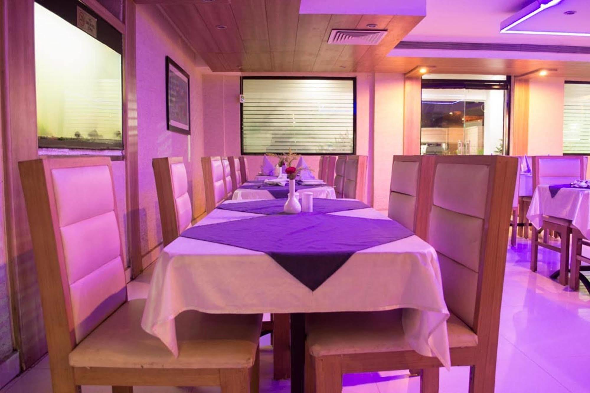 Oyo 1359 Hotel Best Inn Bhuvanesvar Kültér fotó