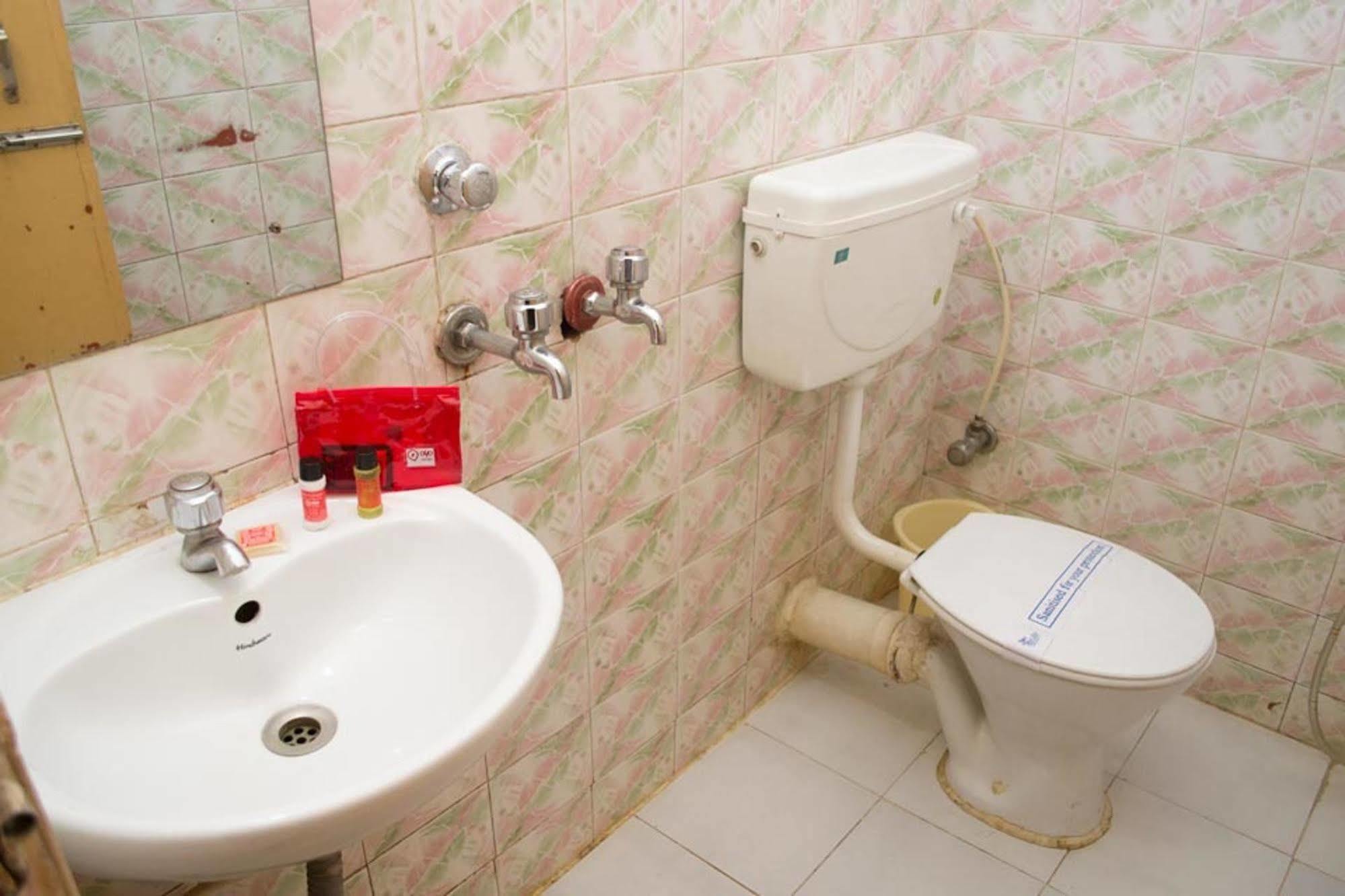 Oyo 1359 Hotel Best Inn Bhuvanesvar Kültér fotó