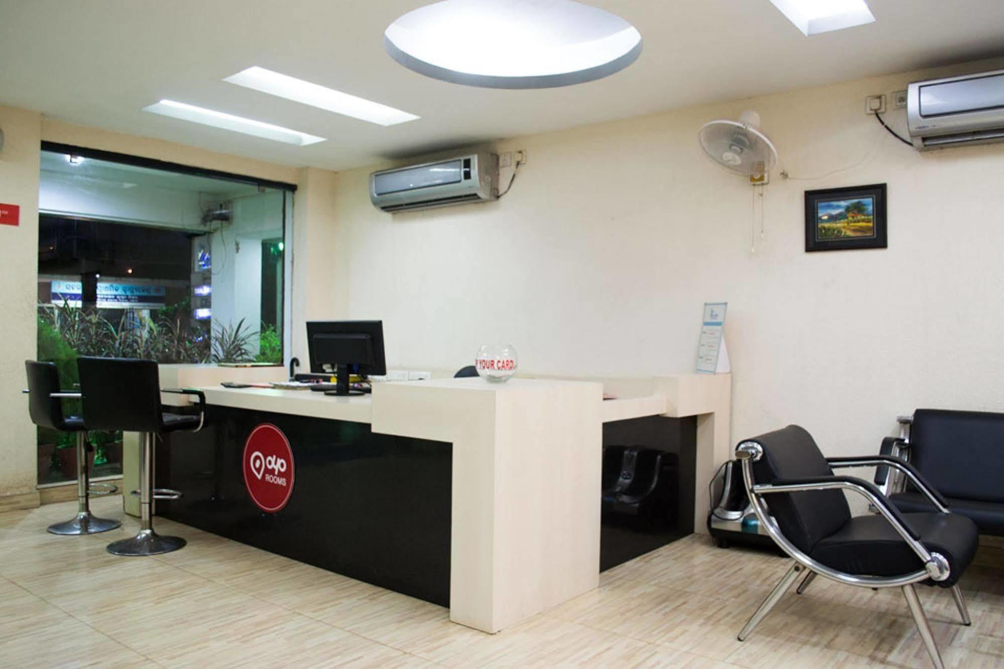Oyo 1359 Hotel Best Inn Bhuvanesvar Kültér fotó