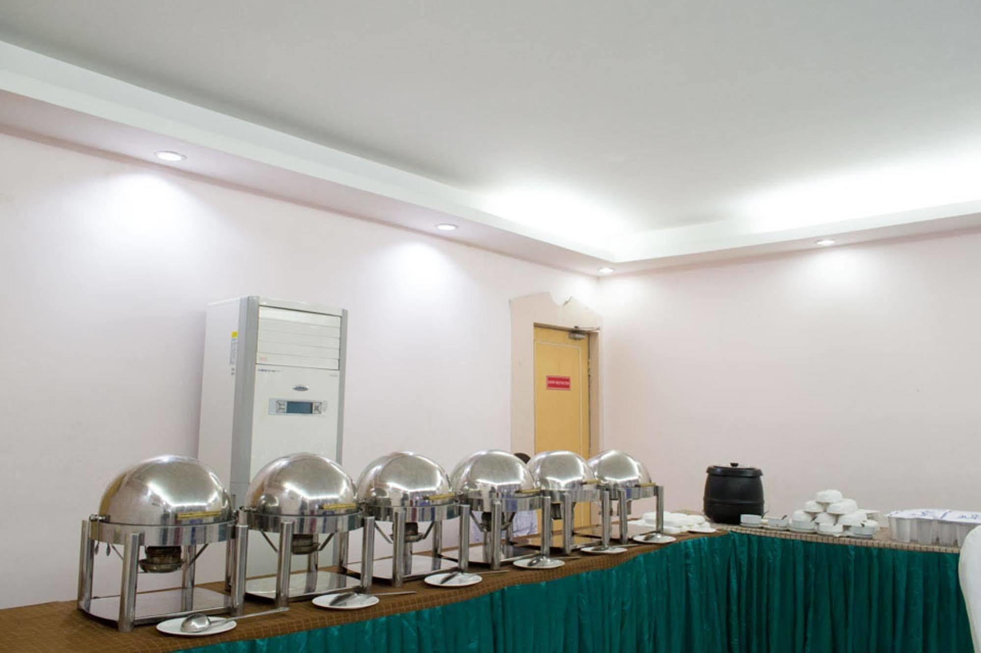 Oyo 1359 Hotel Best Inn Bhuvanesvar Kültér fotó