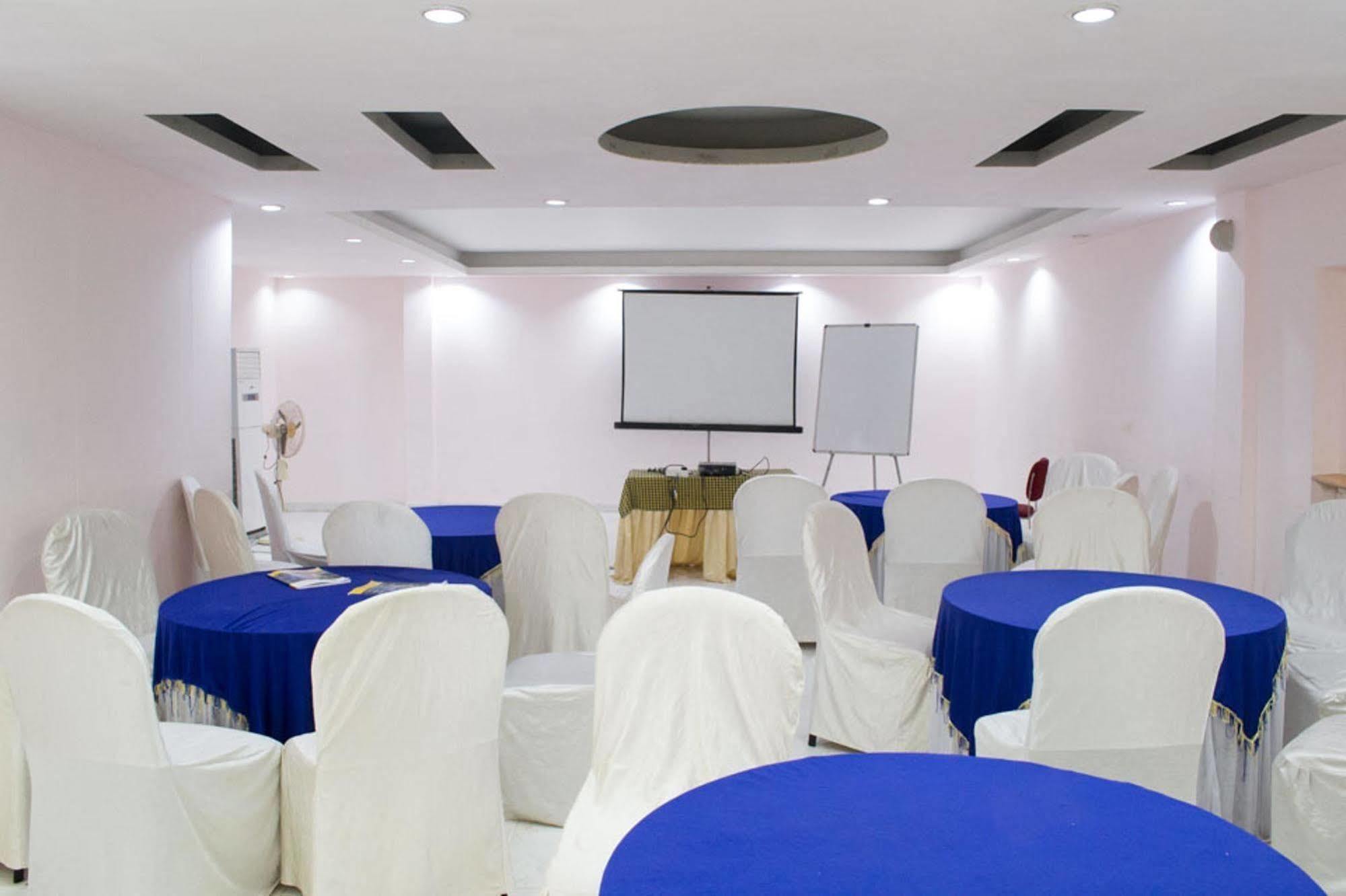 Oyo 1359 Hotel Best Inn Bhuvanesvar Kültér fotó