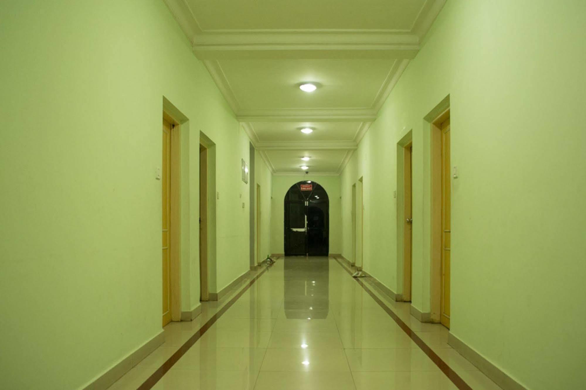 Oyo 1359 Hotel Best Inn Bhuvanesvar Kültér fotó