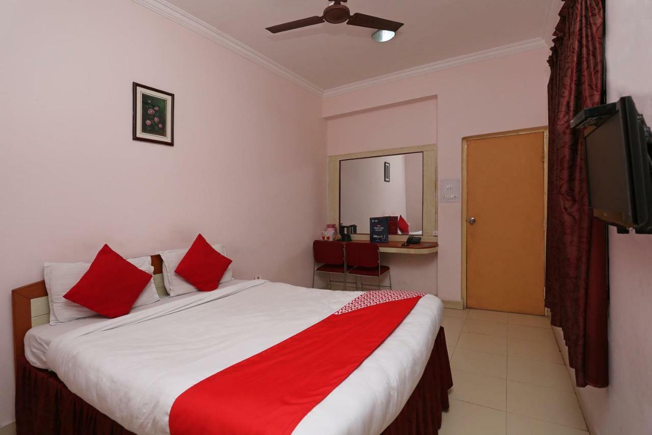 Oyo 1359 Hotel Best Inn Bhuvanesvar Kültér fotó