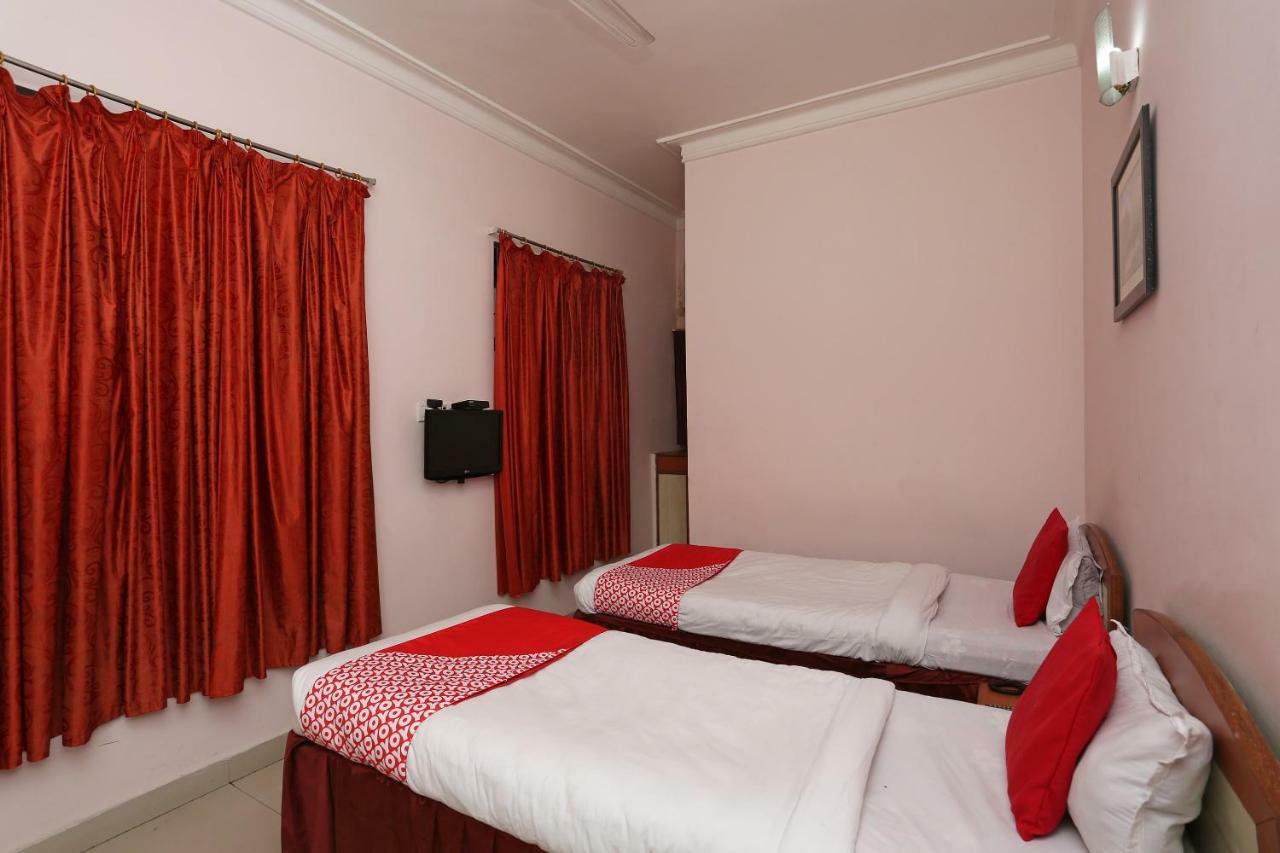 Oyo 1359 Hotel Best Inn Bhuvanesvar Kültér fotó